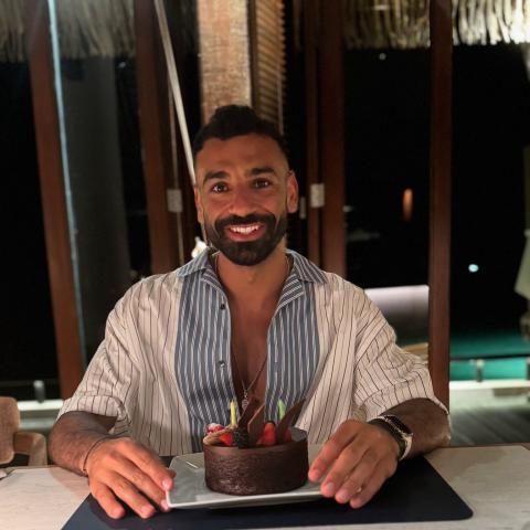 محمد صلاح يحتفل بعيد ميلاده