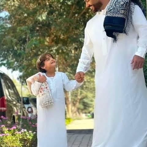 تامر حسني وابنه آدم