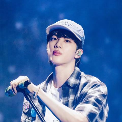 جين من BTS ينطلق بجولته المنفردة RUNSEOKJIN_EP.TOUR