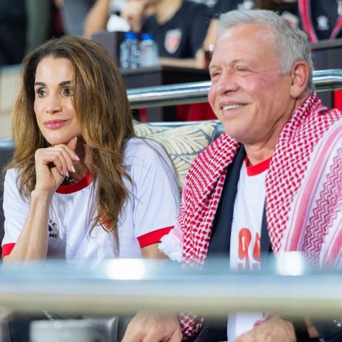 تفاصيل إطلالة الملكة رانيا الرياضية في مباراة الأردن والعراق