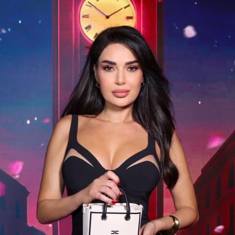 سيرين عبد النور تلفت الأنظار بفستان أسود ميدي من إليزابيتا فرانكي