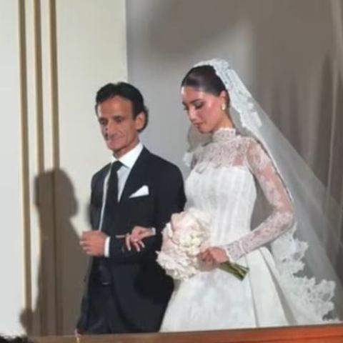 إطلالة شيرين بيوتي في يوم زفافها... فستان من الدانتيل من رامي قاضي