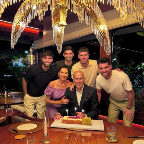 زين الدين زيدان مع عائلته