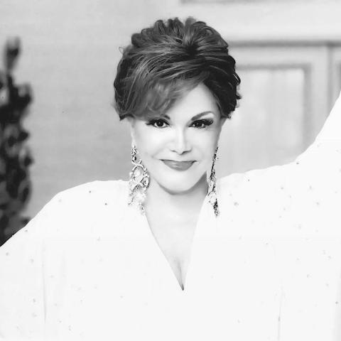 وفاة كوني فرانسيس عن عمر ناهز 87 عامًا