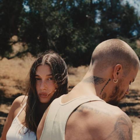 بعد غياب طويل.. جاستن بيبر يفاجئ جمهوره بألبوم &quot;Swag&quot;