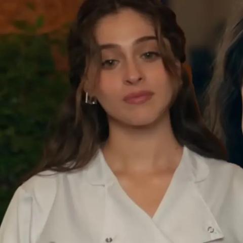 جيمري بايسل تحذف صورة تجمعها بجونكا فوسلاتيري وتلغي متابعتها لها