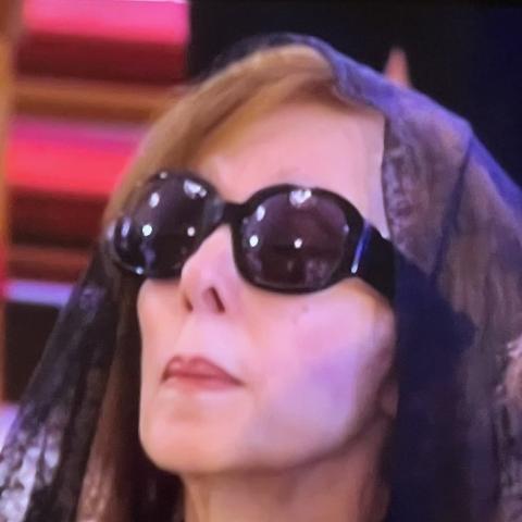 الأم الحزينة في وداع ابنها.. فيروز تودّع زياد الرحباني بصمت مؤثر