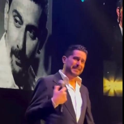 محمد خيري يبكي زياد الرحباني على المسرح..سألوني الناس