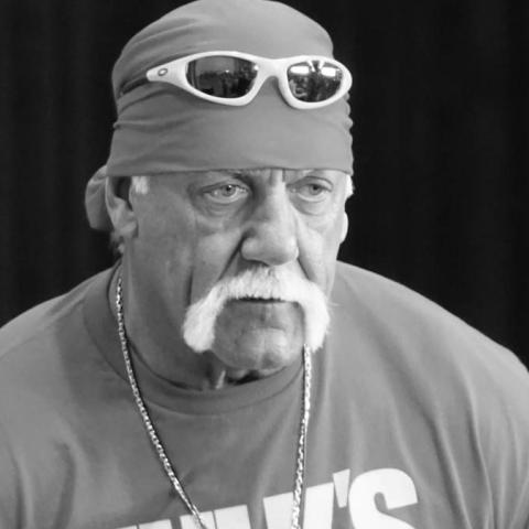 وفاة نجم المصارعة هالك هوجان عن عمر 71 عامًا