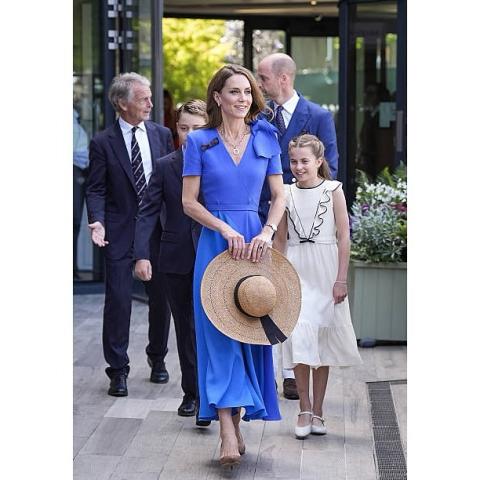 إطلالة كيت ميدلتون في ويمبلدون: أناقة ملكية وتناسق مع الأميرة شارلوت