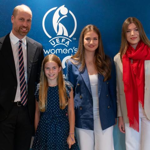 الأميرة شارلوت برفقة أميرات اسبانيا باطلالات أنيقة وجميلة في نهائي يورو السيدات 2025