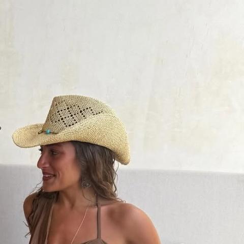 كنزي عمرو دياب بالشورت الجينز وأسلوب الكاوبوي وتفاصيل اطلالاتها الأخيرة