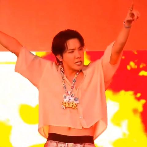 جايهوب من بي تي إس - إكس