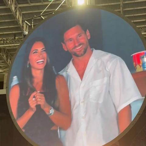 ليونيل ميسي وأنتونيلا روكوزو - إكس