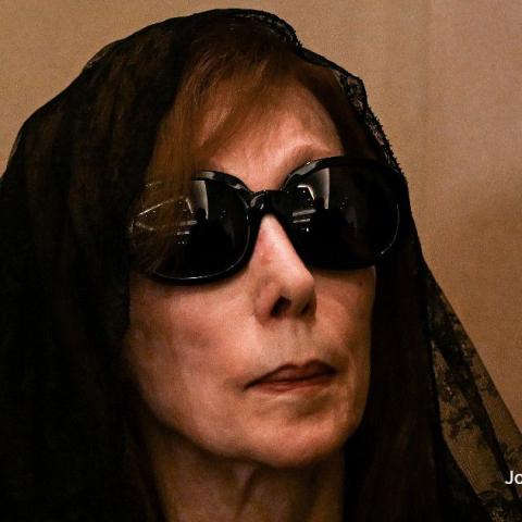 فيروز تتقبّل العزاء بابنها زياد الرحباني لليوم الثاني