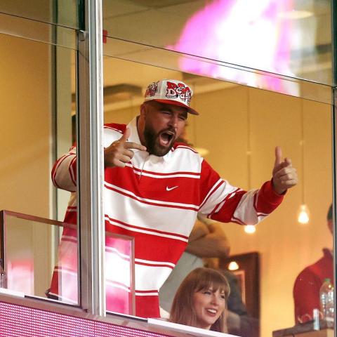 تايلور سويفت و ترافيس كيلسي - Arrowhead Stadium - مصدر من اكس