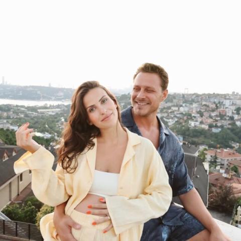 بوراك تشيليك يرزق بطفله الاول و قام بتسميته كاهان اصلان