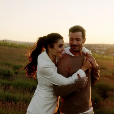 صور جديدة لهاندا أرتشيل وباريش أردوتش من كواليس &quot;حب ودموع&quot;