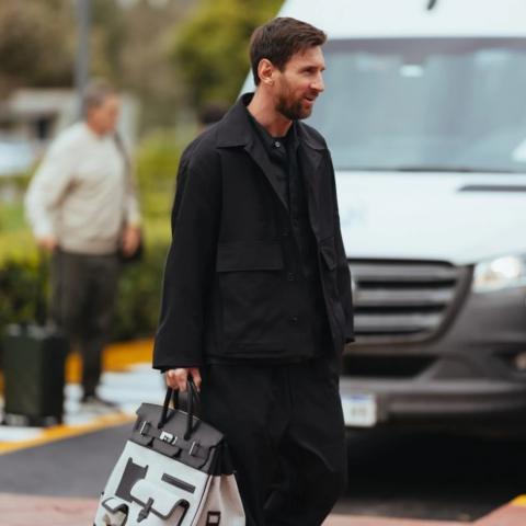 ليونيل ميسي يظهر بحقيبة حصرية باهظة الثمن من هيرميس