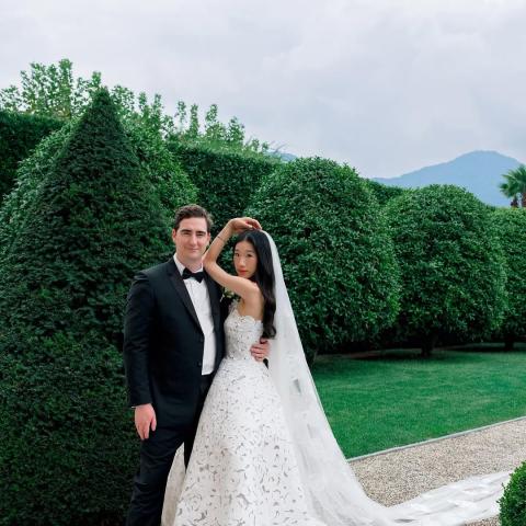 بيكا بلوم بفستان من Oscar de la Renta  في حفل زفافها