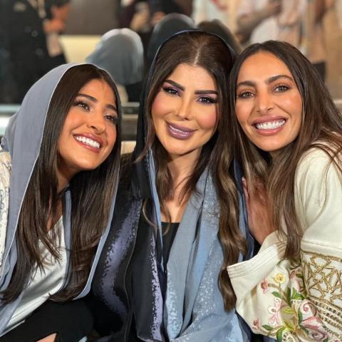 شجون الهاجري، الهام الفضالة وغيرهن.. بعبايات لافتة في ملتقى صحة المرأة بالسعودية