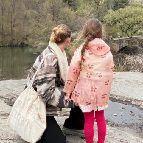 جيجي حديد وإبنتها خاي - إنستغرام