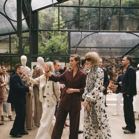 آنا وينتور وغوينيث بالترو في عرض دار Brunello Cucinelli بميلانو