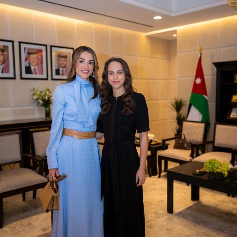 أناقة ملكية هادئة تجمع بين الملكة رانيا والأميرة سلمى - الصورة من ©️ Royal Hashemite Court