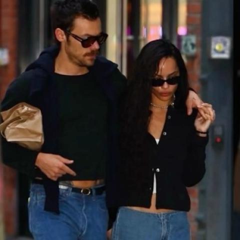 هاري ستايلز و زوي كرافتيز - مصدر من يوتيوب