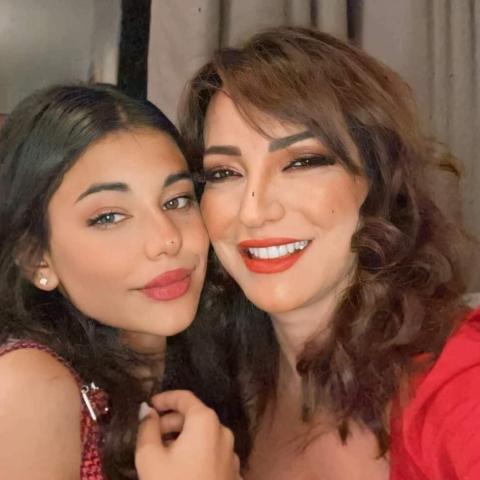 أمل عرفة ومريم عمايري