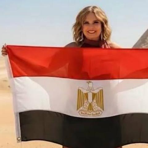 يسرا تحتفل بذكري أكتوبر