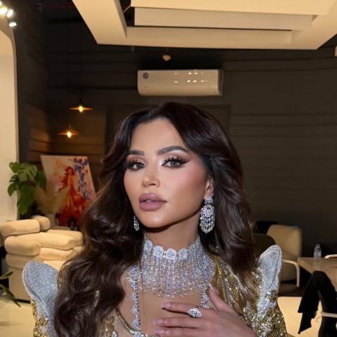 نهى نبيل بإطلالة إماراتية ذهبية في عرض أزياء &quot;غرامي&quot;