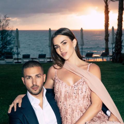 زين قطامي بفستان زهري ناعم مزين بالشراريب من إيلي صعب