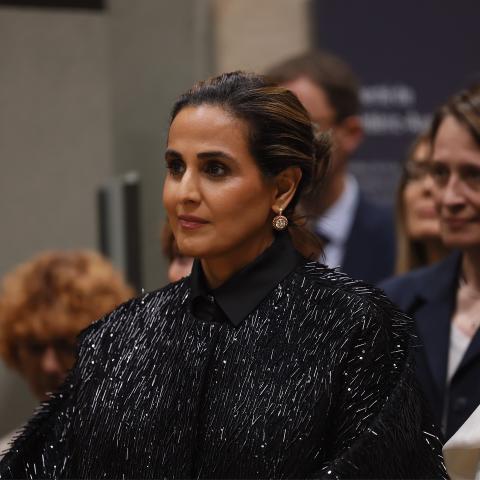 إطلالة الشيخة المياسة في حفل تخليد ذكرى سيلفان أميك بمتحف أورسي