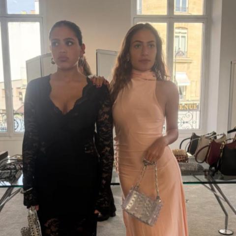 إطلالات كنزي وجنا دياب في عرض ربان بأسبوع الموضة في باريس