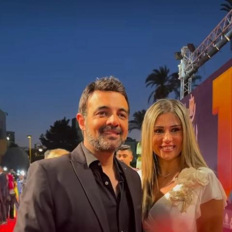 عمرو محمود ياسين وزوجته