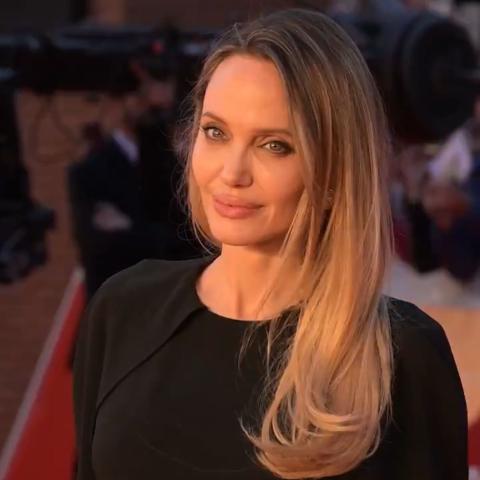 أنجلينا جولي - إكس