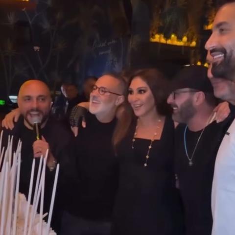 إليسا وسط الأصدقاء