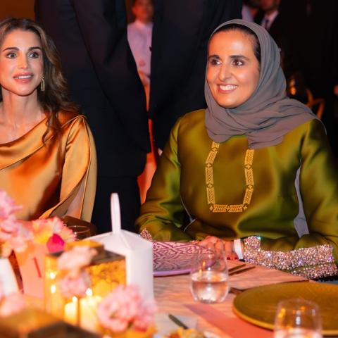 إطلالات لماعة للملكة رانيا والشيخة المياسة في الدوحة - الصورة من ©️ Royal Hashemite Court