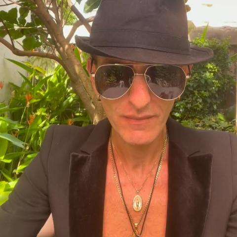 أويس مخللاتي