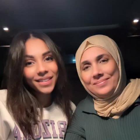 حنين الشاطر ووالدتها