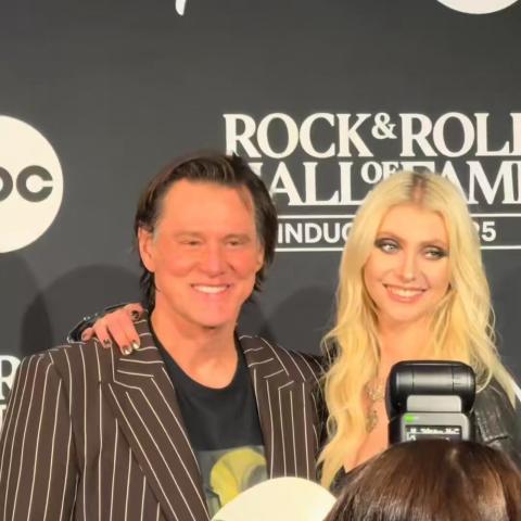 جيم كاري و تايلور مومسن