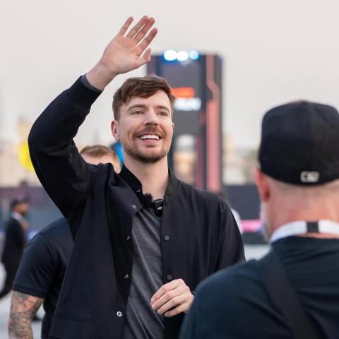 Beast Land - مستر بيست