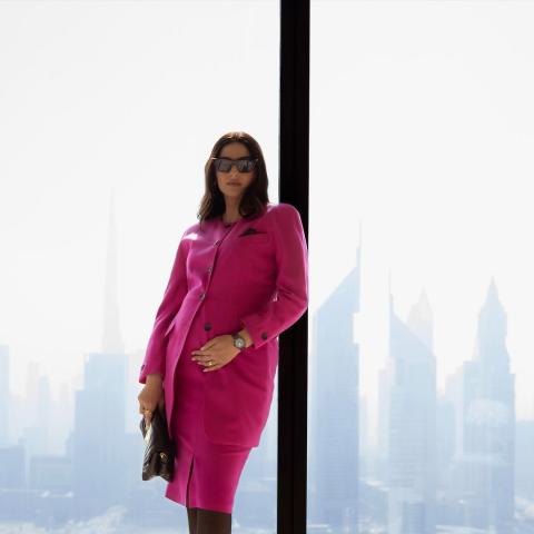 إطلالة سونام كابور بطقم من أرشيف Escada وحذاء سان لوران - الصورة من انستغرام سونام كابور بعدسة Gabriel