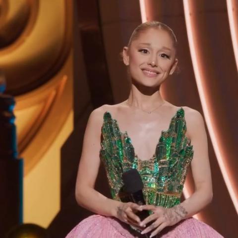 أريانا غراندي بفستان مستوحى من &quot;مدينة الزمرد&quot; من راهول ميشرا