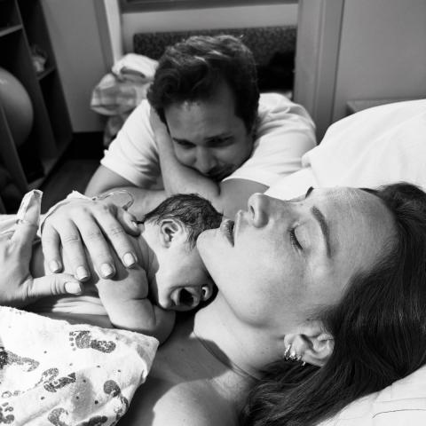 بشاك جومولتشينيلي وشاغري تشيتاناك يستقبلان طفلهما الأول