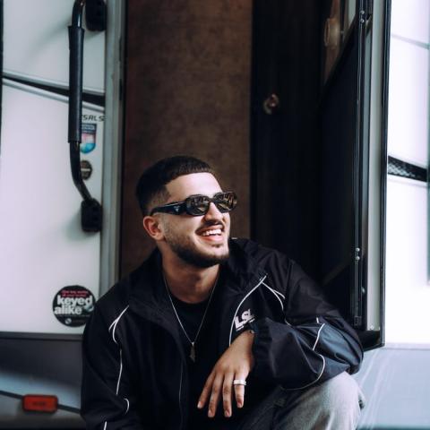 عصام النجّار يُطلق &quot;حياتي&quot; بأجواء مصرية مميزة