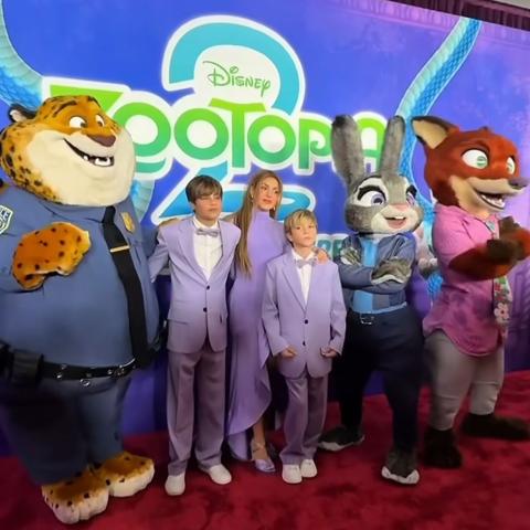 شاكيرا وأولادها ميلان وساشا - إنستغرام