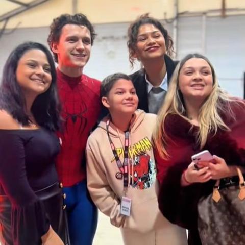 توم هولاند وزيندايا مع جاك من مؤسسة Make-A-Wish - تيك توك