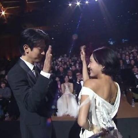 بارك جونغ مين وهواسا - إكس